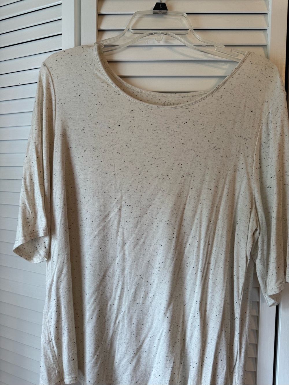 Essentials Women's Scoop Neck Short Sleeve Top in Oatmeal Speckle